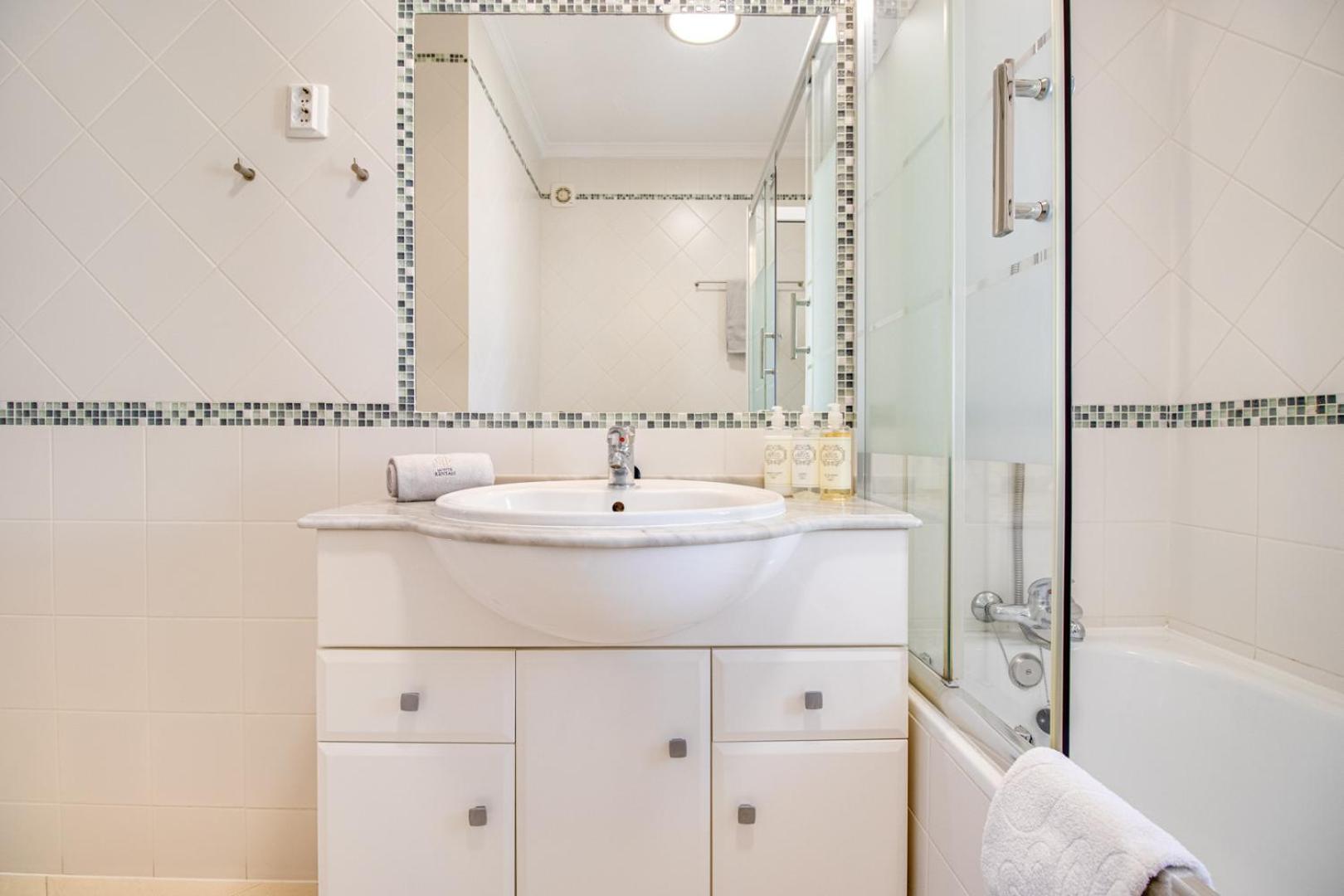Old Town 2Br 50M Ocean W/ Ac Wi-Fi Parking Terrace Apartman Albufeira Kültér fotó